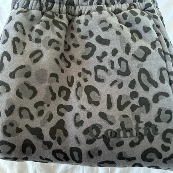 COMFRT “Panther” hoodie & straight leg sweat pants set. - Picture 5 of 5